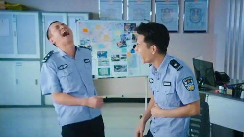两警察笑表情包