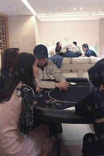刘强东夫妇现身雪地,章泽天9万貂毛大衣真是宠爱至极