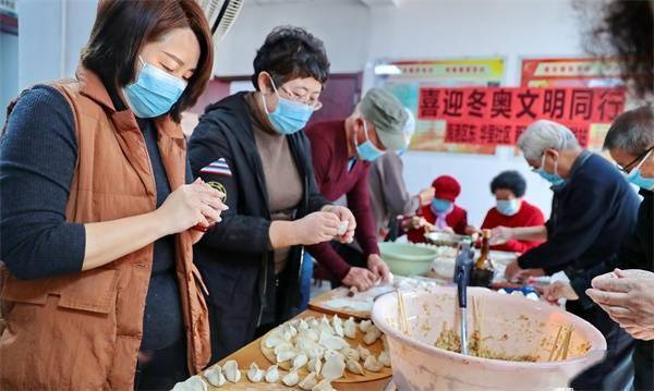 包饺子迎小年