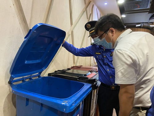 进博会主场馆改造垃圾桶投放口,相应垃圾只能丢入对应投放口