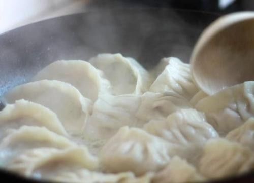 吃饺子的表情包煮饺子