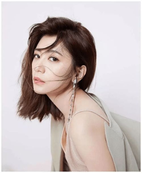 18岁拔掉父亲呼吸机,两次未婚先孕,贾静雯如今怎么样了