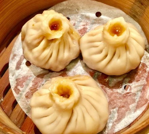 能吃一圈的北京地铁2号线的各大门上