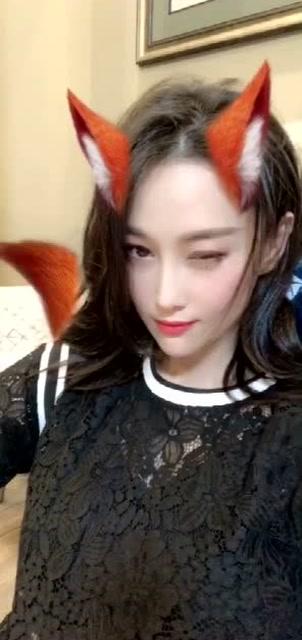 张馨予化身小狐狸,表情怎么可以这么娇媚