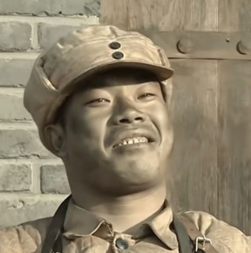 亮剑同样是王有胜守仓库,旧版得意洋洋,新版表情呆楞