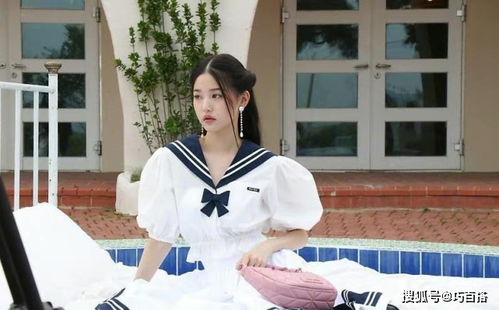 张元英和杨超越跨次元碰撞,同款水手服穿出两种风格,都好看
