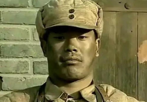 小米su7车主出门亮剑表情包火了遗憾的是,扮演者已去世6年