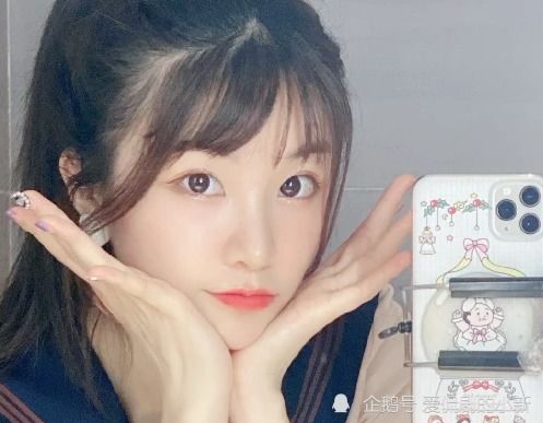 网红爆胎草莓粥素颜照曝光,五官精致青春靓丽,被赞素颜好漂亮呀