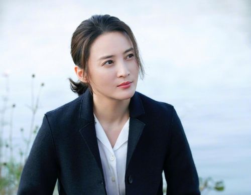 50岁陈建斌被曝光年轻时的照片,撞脸男神赵寅成,难怪会演皇帝