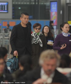 组图孙俪扎艳丽围巾面无表情保镖护驾霸气足
