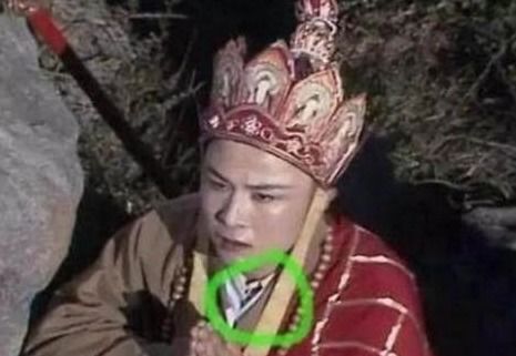 搞笑又尴尬的穿帮,看一次笑一次,网友导演取悦观众