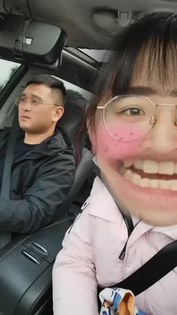 有个神经女友是个什么体验开车都不让人安心,司机一脸无奈的表情