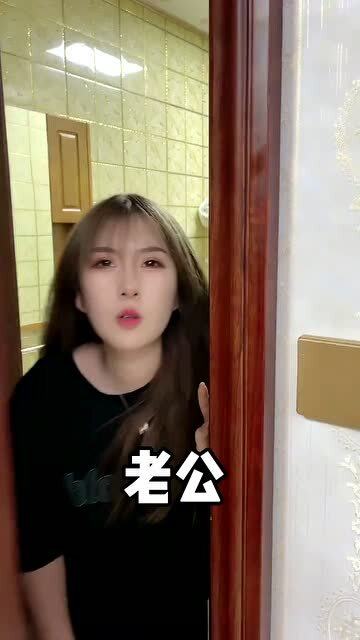 这可由不得你,洗澡这么好的事情,你为什么不愿意呢