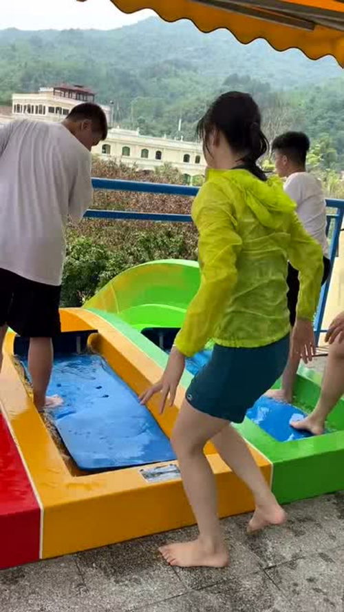 玩水的小姐姐水上运动