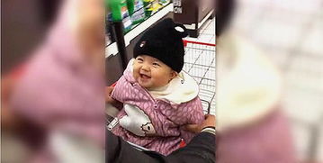 女儿真的是小情人,看见爸爸就笑起来,看见妈妈面无表情,太逗了