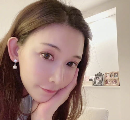 林志玲晒照庆祝自己47岁生日,皮肤白皙似少女,暗秀恩爱