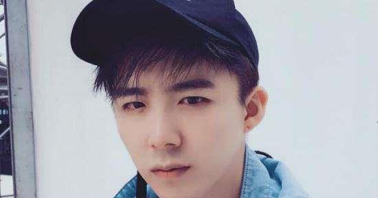 歌手刘宇宁乘飞机睡着了,空姐送了一件东西让他担心了一整天