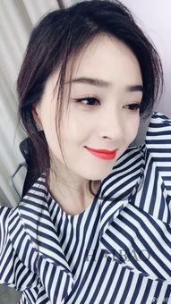 会玩娘娘蒋欣真的活成高仿号用表情包跟羊驼比眼大她居然赢了