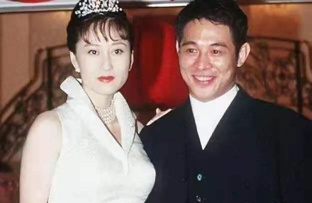 有种尴尬叫鲁豫问李连杰爷爷是谁,李连杰我敢说,你敢播吗