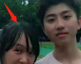 靠在蔡徐坤肩膀上什么感觉女生表情说明一切,网友这谁受得了