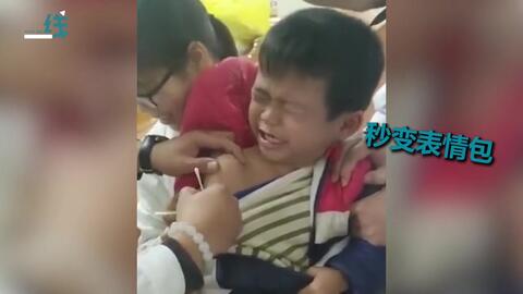 男医生打针害怕想换个护士被一顿怼委屈的表情抢镜