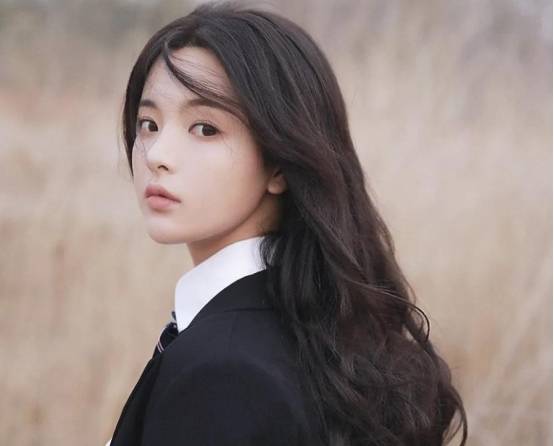 杨超越头像女