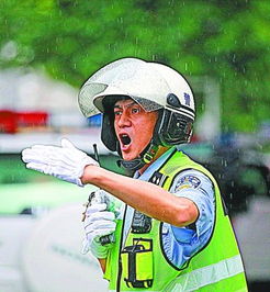 中新网湖北武汉持续高温烧烤模式怒吼哥被晒成非洲哥