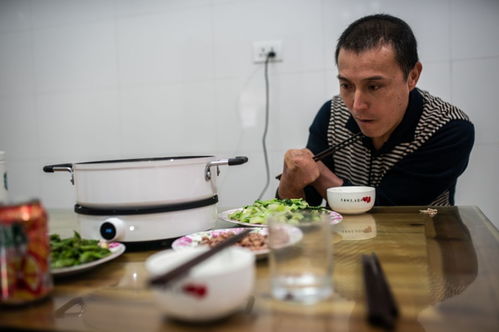 没有十指,这位丽水人却在刻章行业干了31年,来为他的励志故事点赞