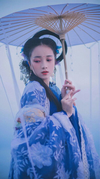 紫霞眨眼表情包手机壁纸