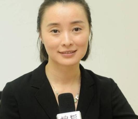 她曾一手捧红陈建斌,同居5年却惨遭抛弃,今43岁靠小三走红