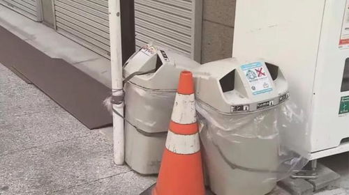 为什么日本的可回收垃圾桶要设计两个洞呢
