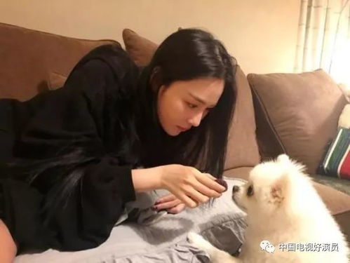 张馨予早期表情包亲热照