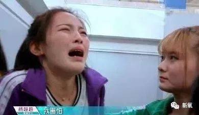 车祸现场哭到肌肉狰狞卖努力人设,被全网diss的杨超越,到底冤不冤