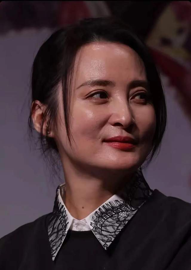 49岁蒋勤勤和53岁吴越,年龄在气质面前不值一提,陈建斌后悔过吗