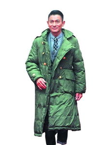 走在时尚前沿的男神刘德华,网友纷纷说这款又要卖断了