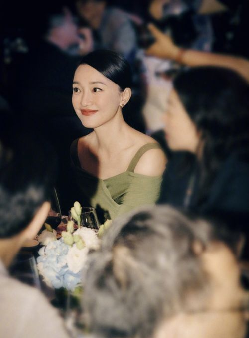 这一夜47岁陈数变锥子脸,周迅笑起来像少女,最搞笑的是陈晓