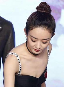 皮皮虾后赵丽颖礼服后再出亮点,内衣外穿网友评论真相了
