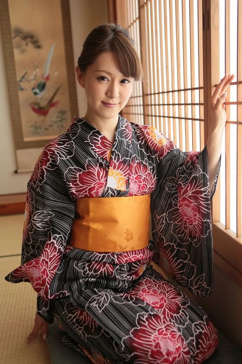 明星档案第185期立花瑠莉白咲莉乃个人资料简介及作品写真图片