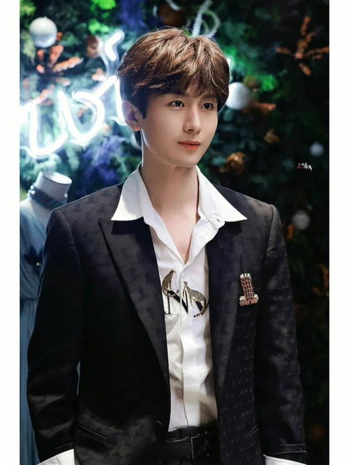 曝卓伟大瓜主人公是成毅,晒其和富婆私聊亲昵录音,还有亲密合照